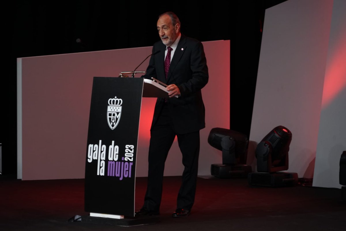 🎙️El presidente de la #RFFM, <a href="/PacoDiezRFFM/">Paco Díez</a>: ''En el fútbol femenino no se gasta, se invierte dinero''

🤝🏻 Agradece al presidente de la <a href="/rfef/">RFEF</a>, Luis Rubiales, la colaboración entre federaciones

🎙️"Hay que seguir formando en fútbol femenino en los colegios"

#GaladelaMujer