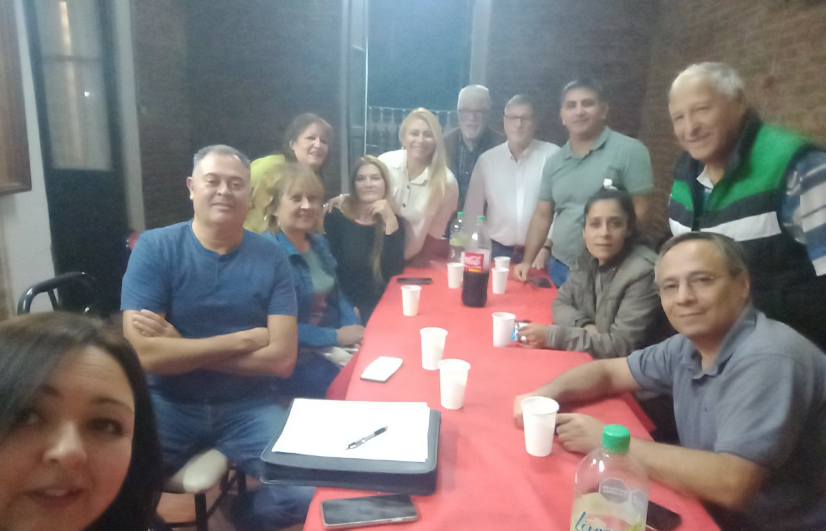 Nos une creer que trabajando se sale adelante. Reunión de trabajo Juntos por el Cambio seccional 11. <a href="/ljuez/">Luis Juez</a> <a href="/rodrigodeloredo/">Rodrigo de Loredo</a>  <a href="/11_ucr/">Secc 11 - UCR - Comité Fco. Beiro</a> <a href="/ucrcordoba/">UCR-Córdoba</a> <a href="/FCivicodeCba/">Frente Cívico de Córdoba</a> <a href="/frentecivico11/">Frente Civico Secc11</a> <a href="/PROCba/">PRO Córdoba</a> <a href="/PROSECC11CBA/">PROCÓRDOBASECC11</a> <a href="/CCARI_CORDOBA/">Coalición Cívica ARI - Córdoba</a>