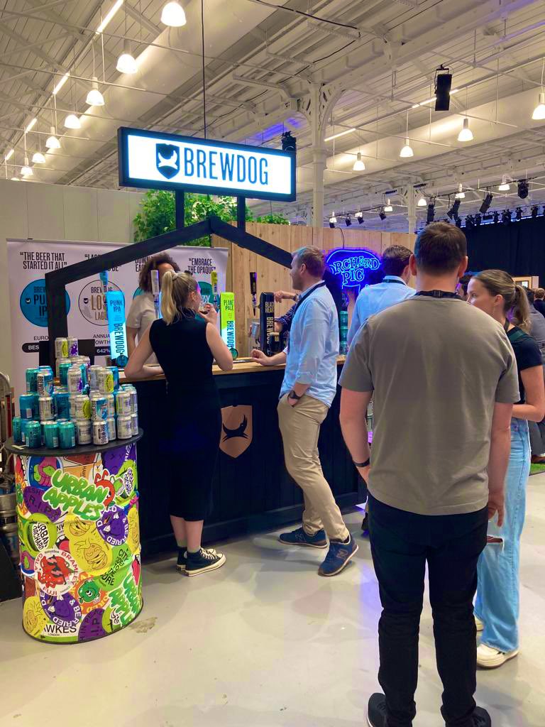 Great afternoon at the <a href="/MatthewClarkLtd/">Matthew Clark</a> Big Drop Event. Black Heart proving to be very popular!
#brewdog #hawkes