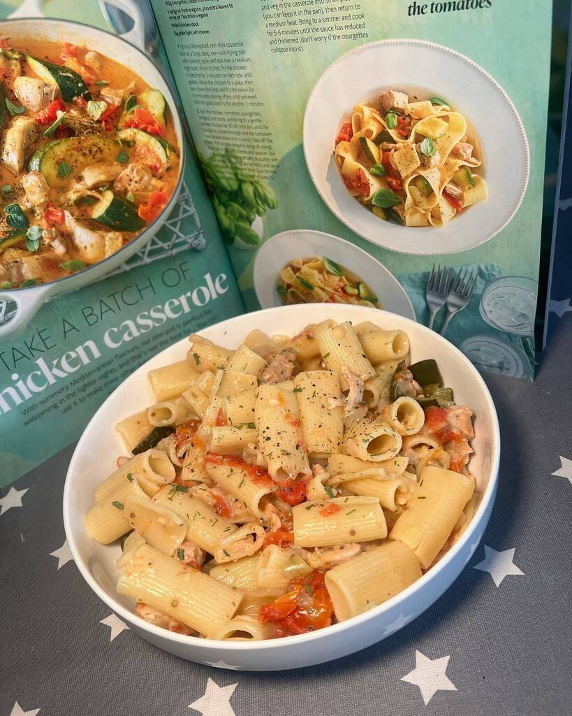 Completed the @slimmingworld magazine hat-trick of summer chicken casserole dishes tonight (well it would've been rude not to) 
So it's Mediterranean chicken pasta tonight. Banging 🔥🔥
#sw #swuk #slimmingworld #slimmingworlduk #slimmingworldlife #swfo… instagr.am/p/CsZCTILoZ7g/