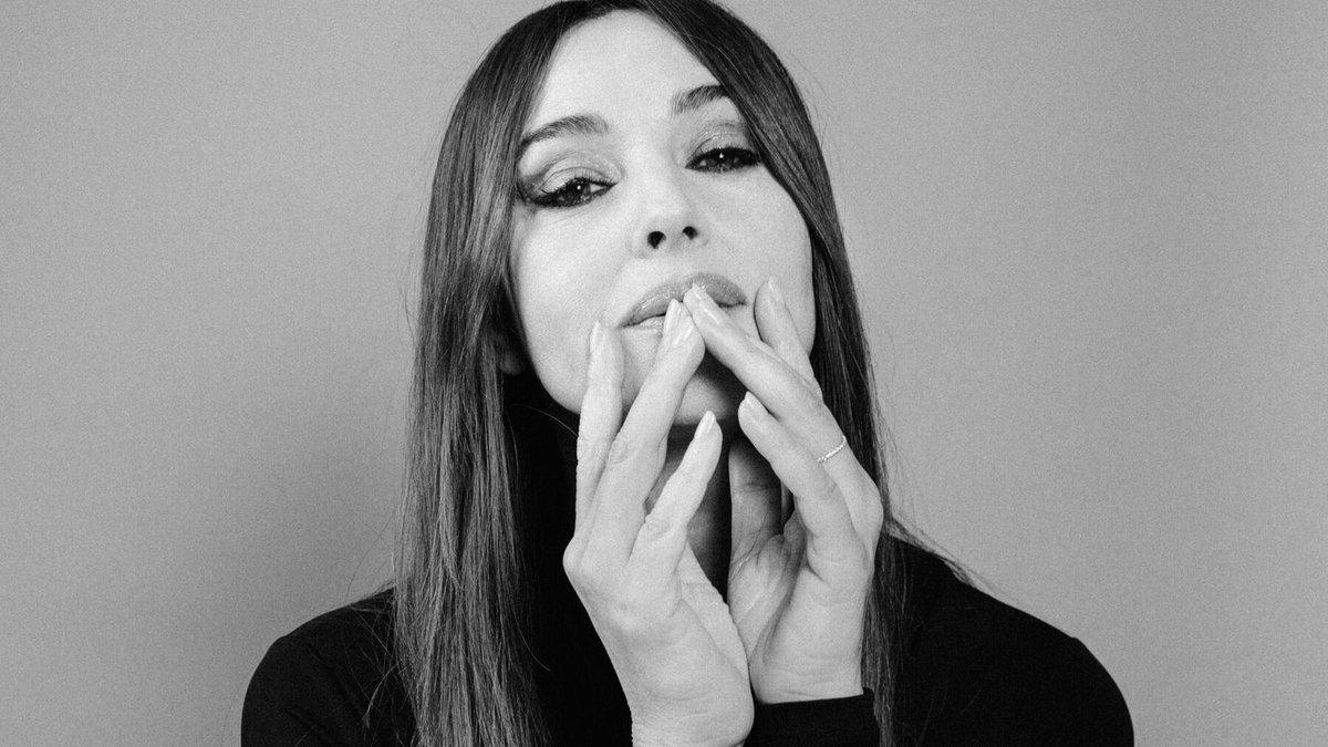 FilmUpdates's tweet image. ‘BEETLEJUICE 2’ has begun filming. 

The sequel stars Michael Keaton, Winona Ryder, Jenna Ortega, Catherine O’Hara, Justin Theroux, Monica Bellucci and Willem Dafoe.