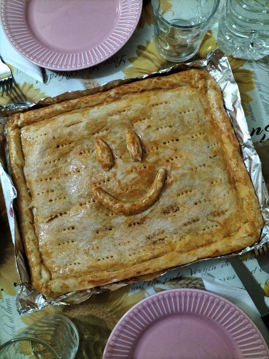 SoySaralarala's tweet image. Ole esa empanada rica que acabo de hacer para cenar ✌🏻😝 #OleYo #OleMiTotoMoreno #BuenasNoches #BuenasNochesATodos #FelizNoche #18mayo #mayo2023 #acenar #DinnerTime