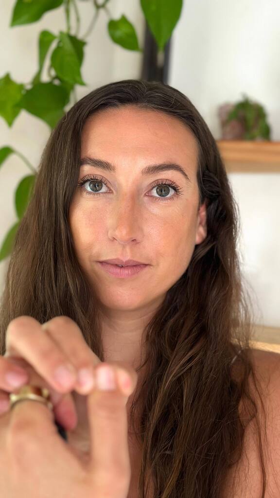 drholistics's tweet photo. Reset your nervous system with me!

First squeeze your thumb repeatedly for 20 seconds

Then squeeze the outside edges of your thumb nail constantly for 30 seconds 

Feel yourself unwind, relax, and hopefully reduce some stress in the body!

We are stimu… https://t.co/magK5nec3N https://t.co/orsI4EDiE5