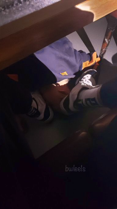 zn1996s's tweet photo. 贱狗就是永远要臣服于主人的脚下 ＃舔鞋 https://t.co/6IgVhQw6Su
