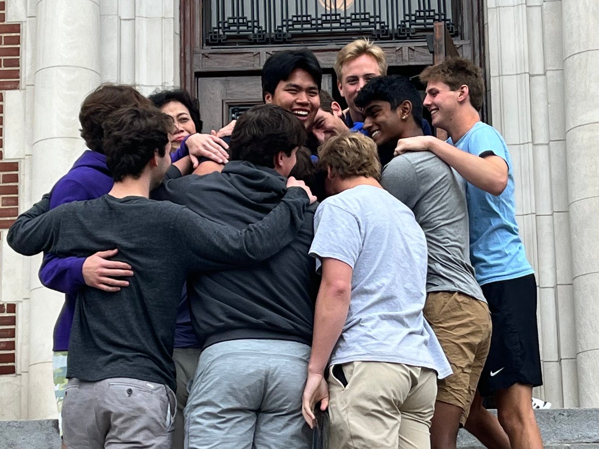 A GRADUATION STORY: Lan Nguyen '23 is a resident student from Vietnam. He wanted nothing more than to have his mother see his graduation.  His Chaminade brothers made it happen. #EstoVir

WATCH: youtu.be/MwKB9nKztTc