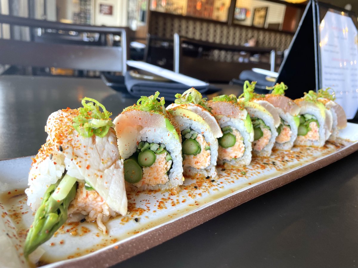 SushiLoungeSD's tweet photo. Have you enjoyed our May Roll of the Month? Order it today!

El Chappo 
Inside: Spicy krab, asparagus, cucumber, cilantro 
On Top: Seared albacore, avocado, green onions, ponzu, togarashi  

We are open 11am until 8:30pm. https://t.co/JsfZLPdMxg