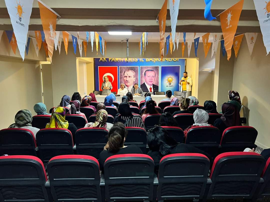 AkKiliss's tweet photo. Haftalık Olağan Yönetim Kurulu
Toplantımızı, İl Başkanımız
Metin Karakuş Kilis İl Milletvekilimiz Ahmet Salih Dal eşliğinde gerçekleştirdik Yapacağımız Çalışmalar Hakkında İstişarelerde Bulunduk 
Toplantımız Hayırlara vesile olsun ..

@metinkaraku5
@ahmetsalihdal
@AKKADINGM https://t.co/VasdbvHt3t