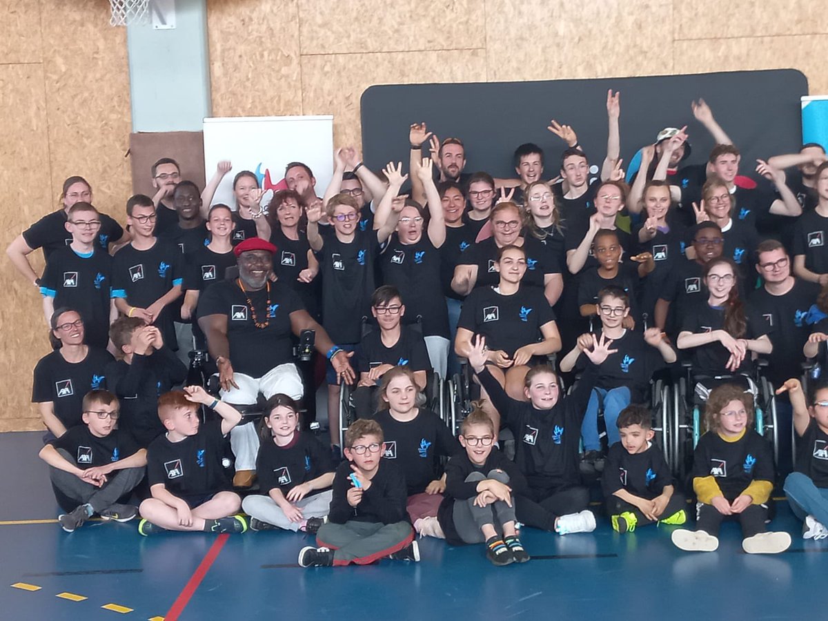 EDF_HDF's tweet photo. Regardez-les bien! Parmi eux se trouvent peut-être les champions paralympiques de demain et après demain😉! Bravo à tous ces jeunes compétiteurs des jeux régionaux de l’avenir organisés à @AmiensMetropole par le @CRHandisportHDF avec les Comités dptx et notre soutien #DLDsept https://t.co/JD8iJQBL3P