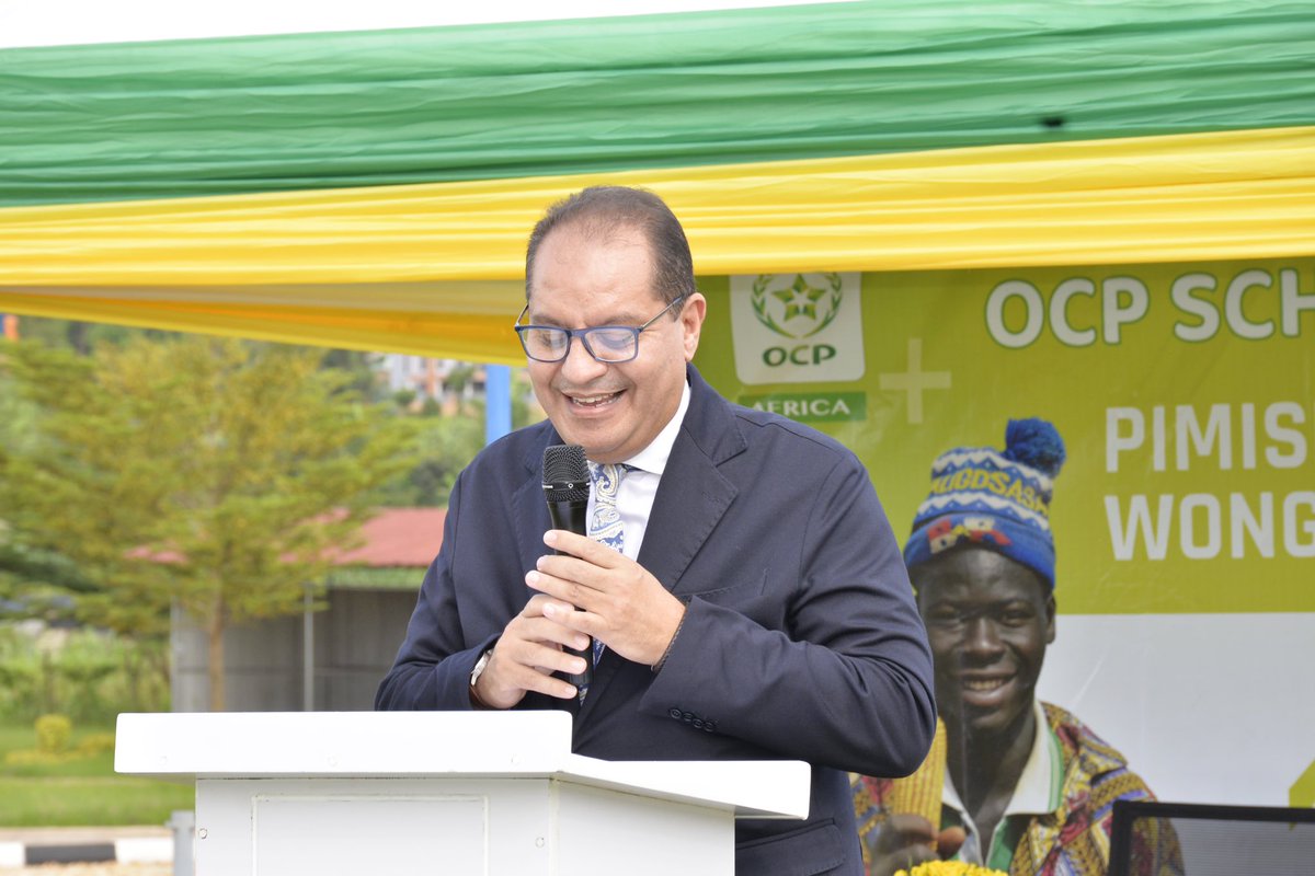 HoReCo_Rw's tweet photo. 2/2: This event was also attended by @DanielGies68 chief of party of the @USAID Hinga Weze Activity, CEO of OCP-Africa Dr. Mohamed Anouar Jamali, Youssef/CEO of #IMACID @ocpgroup, MD of RFC  and they signed MoU for successful implementation of the above project. @Ilde_Musafiri https://t.co/mKJIE1XaZW