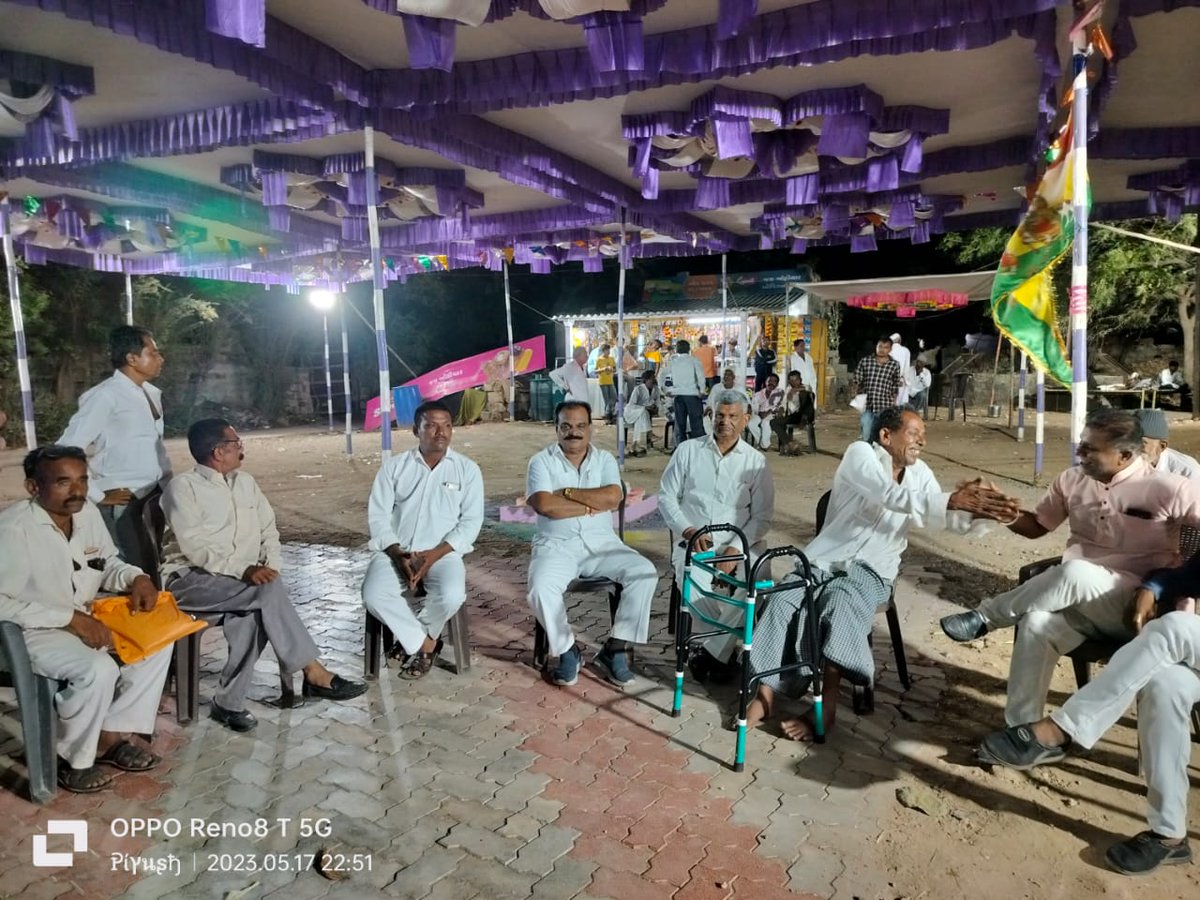 DevabhaiMalam's tweet image. માંગરોળ તાલુકાના લંબોરા ગામ સમસ્ત રામદેવજી મહારાજની નૂતન મૂર્તિ પ્રાણપ્રતિષ્ઠા મહોત્સવ પ્રસંગે  માંગરોળ માળીયા મત વિસ્તારના ધારાસભ્ય શ્રી ભગવાનજીભાઈ કરગઠીયા અને આગેવાનો સાથે હાજરી આપી.
#lambora #mangrol #ramdevpir @DevabhaiMalam