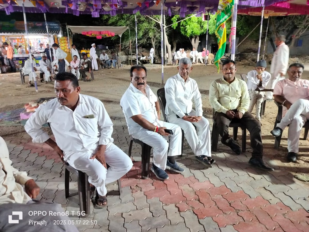 DevabhaiMalam's tweet image. માંગરોળ તાલુકાના લંબોરા ગામ સમસ્ત રામદેવજી મહારાજની નૂતન મૂર્તિ પ્રાણપ્રતિષ્ઠા મહોત્સવ પ્રસંગે  માંગરોળ માળીયા મત વિસ્તારના ધારાસભ્ય શ્રી ભગવાનજીભાઈ કરગઠીયા અને આગેવાનો સાથે હાજરી આપી.
#lambora #mangrol #ramdevpir @DevabhaiMalam