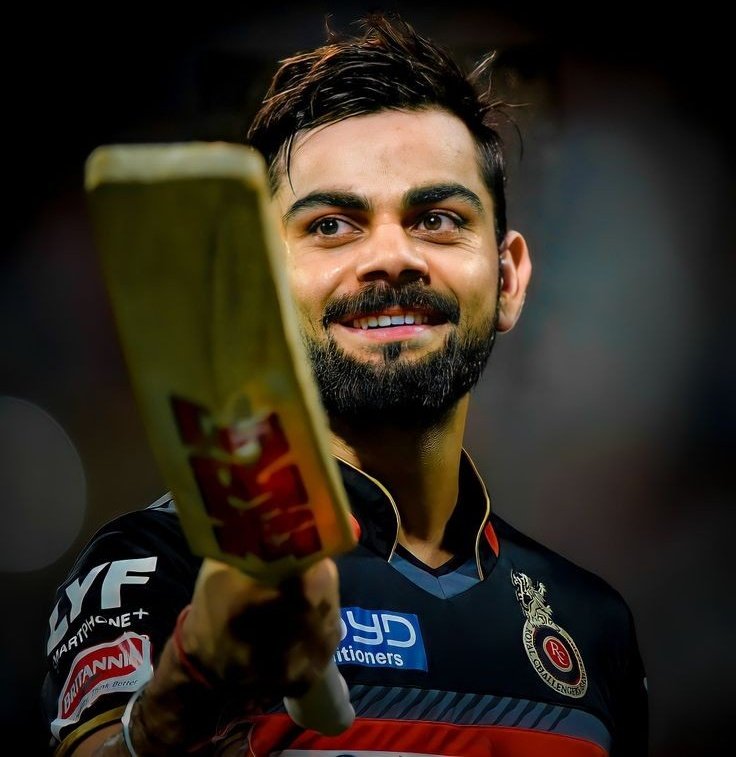 Southwoodoffl's tweet photo. This is why people call him 'KING'

#KingKohli #RCB 🔥 https://t.co/RzLqinT2ji