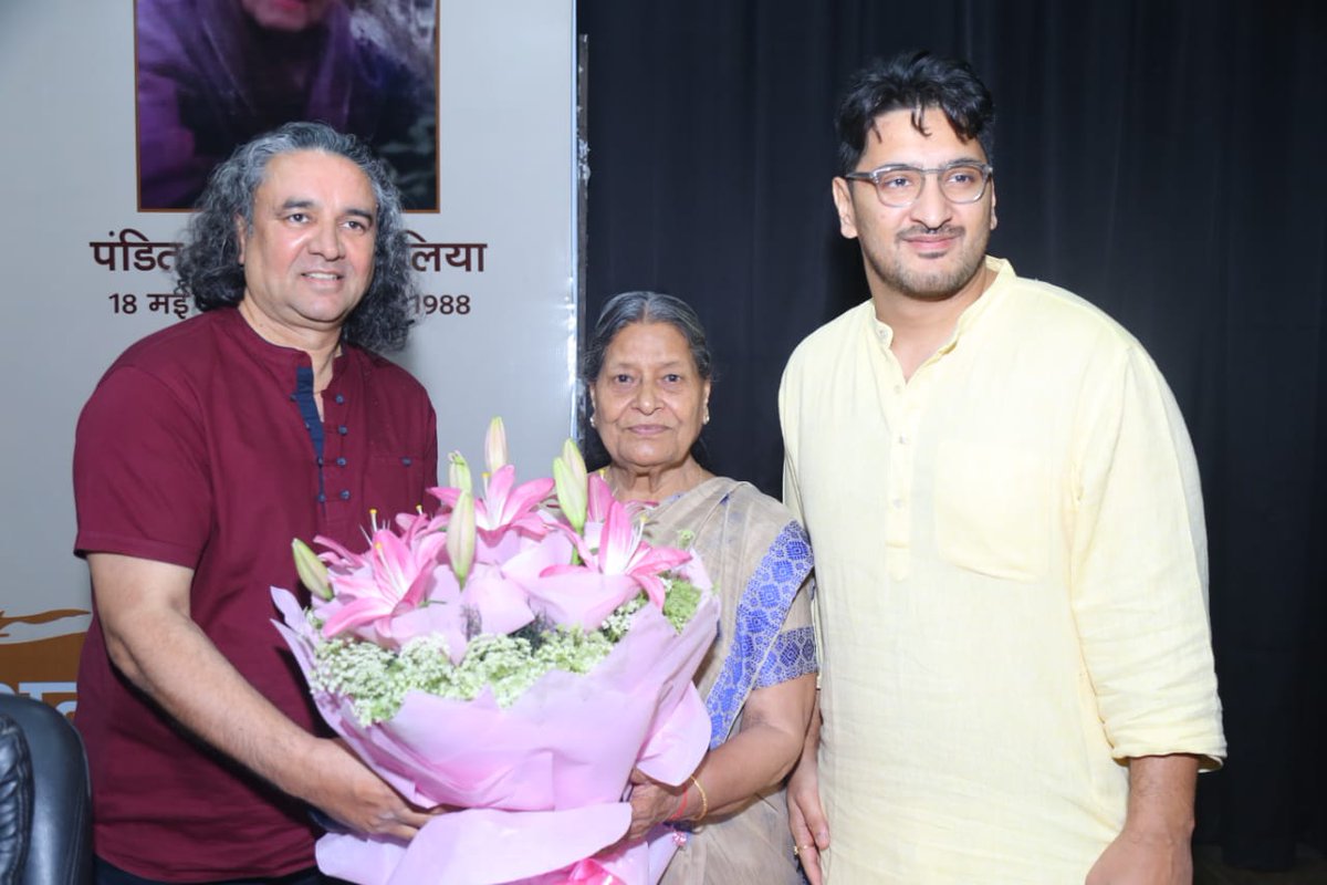 GarhwalPost1's tweet photo. @ #Karmabhoomi Founder Bhairav Dutt Dhulia's Birth Anniversary celebration in Doon on Thursday! 💖💕
#SumitraDhuliya #AshuDhuliya
@dirtigmanshu #BhavDhulia
#Karmabhoomi #PrintJournalism #FreedomStruggle #GarhwalPost #Kotdwar #Dehradun #Dhulias #Allahabad #Uttarakhand https://t.co/Yzk5lZeUBX