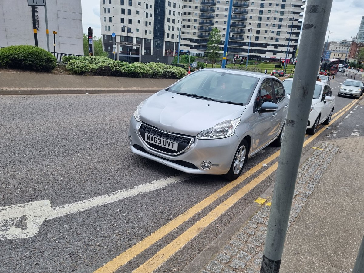 ladywithalapdog's tweet photo. @badlyparkedbrum #wmpolice #bmet
I got assaulted violently for taking these. My bad? Please don't ignore. https://t.co/OfXuyZXyjv