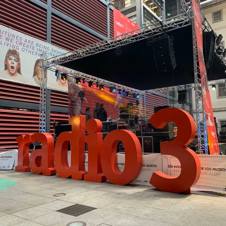 ep_management's tweet photo. Hoy, celebramos el "Día de los Museos" con @AlbertoyGarcia en el @museoreinasofia de la mano de #HET2 @radio3_rne
@INNERCIASPAIN https://t.co/FBSy2Cocpw