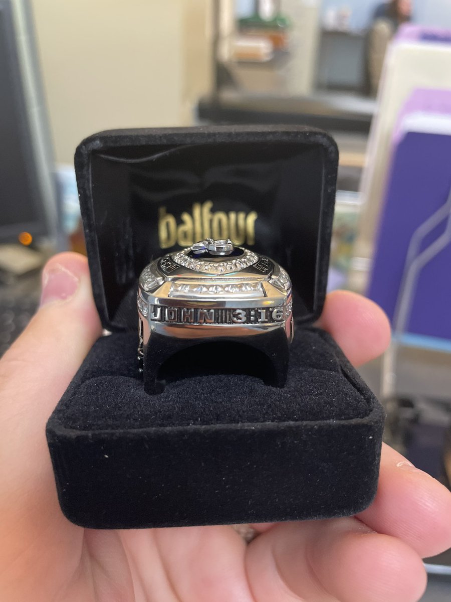 AllenRussell2's tweet photo. Super Grateful to be included in this Amazing achievement, but more so blessed to have been a witness to this perfect 15-0 season!! #OneAC @ACMav4Life 💙🤘💙 https://t.co/XmL5mzeVcE