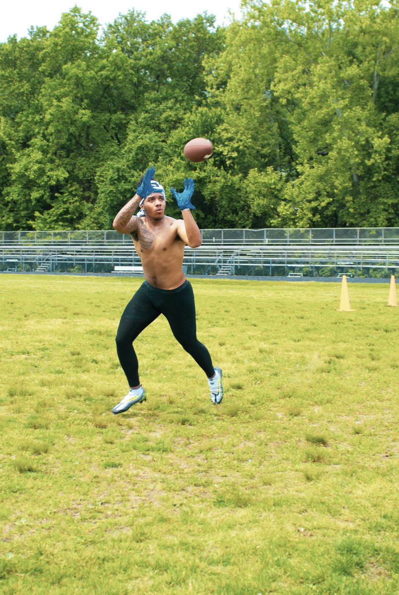 certifiedreese_'s tweet photo. 6’2 220 RB, finished wit 3.33 GPA this semester, currently in the transfer portal(4 years of eligibility left). All I need is one opportunity, camps, workouts, it’s whatever. 301-549-9904 https://t.co/9hcLWVrTBh