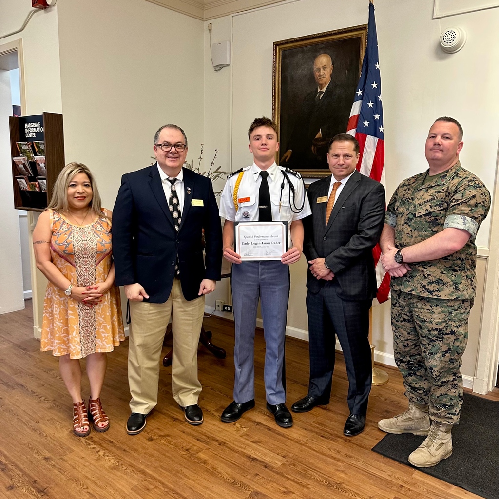 HargraveTigers's tweet photo. Congratulations to Cadet Rader on winning the merited Spanish Award this year! Your excellent performance exudes a passion for languages and cultures.

Keep up the great work, and may your future pursuits at The Citadel be just as fruitful!

#BeMas https://t.co/qYWuLFYsgw