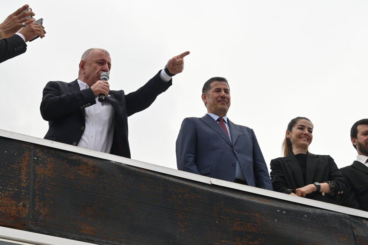 🗣️ Sunucu: “Atatürk'ten daha uzun süredir ülkeyi Erdoğan yönetiyor.”

🗣️ Ümit Özdağ: “Atatürk, Cumhuriyeti o kadar sağlam temeller üzerine kurdu ki yıkmak için 21 yıldan çok daha fazla yönetmeleri lazım.”