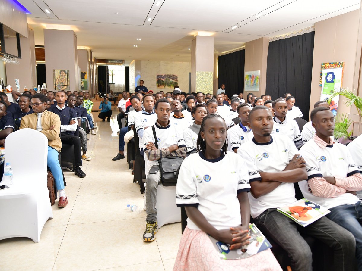 RwandaYouthArts's tweet photo. Uyu munsi Umunyamabanga uhoraho muri MINIYOUTH @parfaitbus n’Umunyamabanga Nshingwabikorwa w’Inama y’Igihugu y’Urubyiruko, Robert Mwesigwa, bafunguye k'umugaragaro Igire program icyiciro cya Gatanu.
#IgireProgram #RwandaYouth https://t.co/Vv3Ezp0UpB