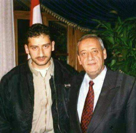 yasminmakki1's tweet photo. يروي أحد رفاق الإستشهاديّ هشام فحص :

" حوالى الساعة الواحدة ليلاً دخلنا إلى البحر وعلى غير عادته لم يرضَ أن يختبئ داخل المركب فقلنا له معنى ذلك أنّ القوى الأمنيّة في ميناء صور ستأخذ إسمك .. فقال لنا .. [ قولوا لهم اسمي هشام فحص و المشوار ذهاب بلا 
إياب ] "#أيار_الشهادة_والإنتصار https://t.co/QFLbVZO0Pl
