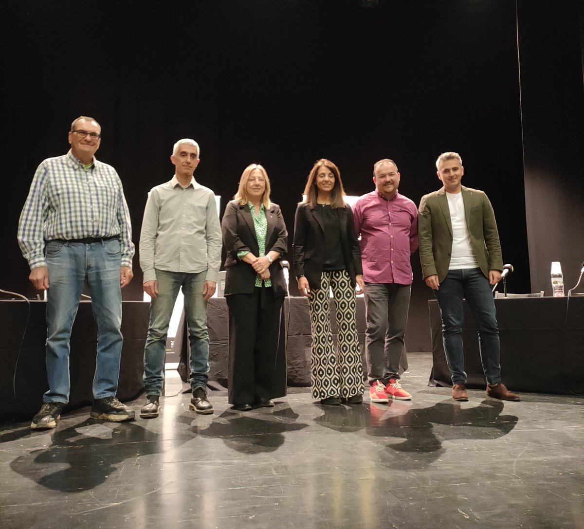 ajimenez_cat's tweet photo. Preparats al @TeatrelaGarriga amb tots els candidats pel debat de @rsilenci #MunicipalsLG2023 #Estimo💛laGarriga https://t.co/5LeQ6Nmi1K