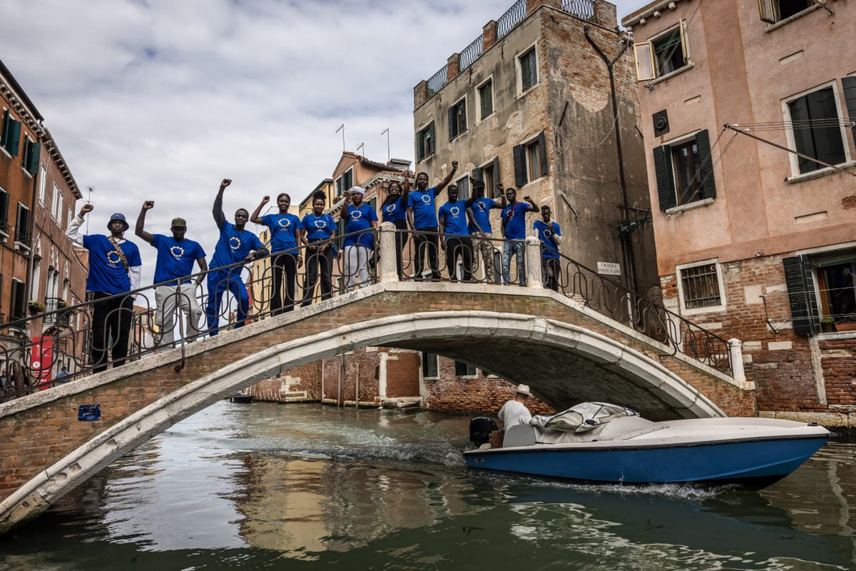 gencat's tweet photo. 🐟"Seguint el peix" és el nom de la mostra catalana a la nova edició de @la_Biennale.
🌆 L'exposició proposa reconèixer la mirada de les comunitats de la diàspora africana de Catalunya sobre l’urbanisme, els espais de treball i habitatge. https://t.co/t8R7l3Eb6z
#FishBiennale https://t.co/cJPW8lGJ8X