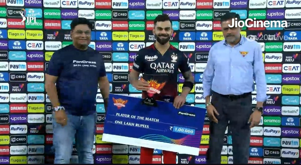 CricCrazyJohns's tweet photo. Virat Kohli won the Player of the match award for his Terrific hundred. 

King is back. https://t.co/xGGDQFFhqE