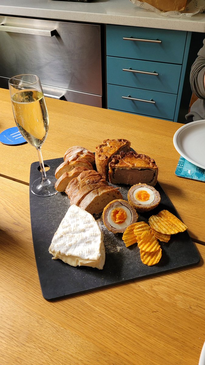 We've arrived in Edinburgh! We're staying in Stockbridge, so we had to visit I.J. Mellis and pick up some goodies. Have you been to Edinburgh? What should we see/do/eat whilst we're here?