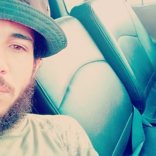 ان بغيت الصدق يآلحلم الاخير هُو متى وجه اللقى يلقى لقى ..❀