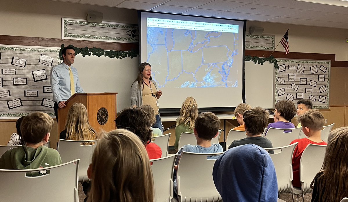 ErikLindemann_'s tweet photo. Thank you @MrsEmilyMaker for inviting @ajukloWPXI to share his practice &amp; inspire our third grade meteorologists @OsborneElem https://t.co/T1B9KgpQ66