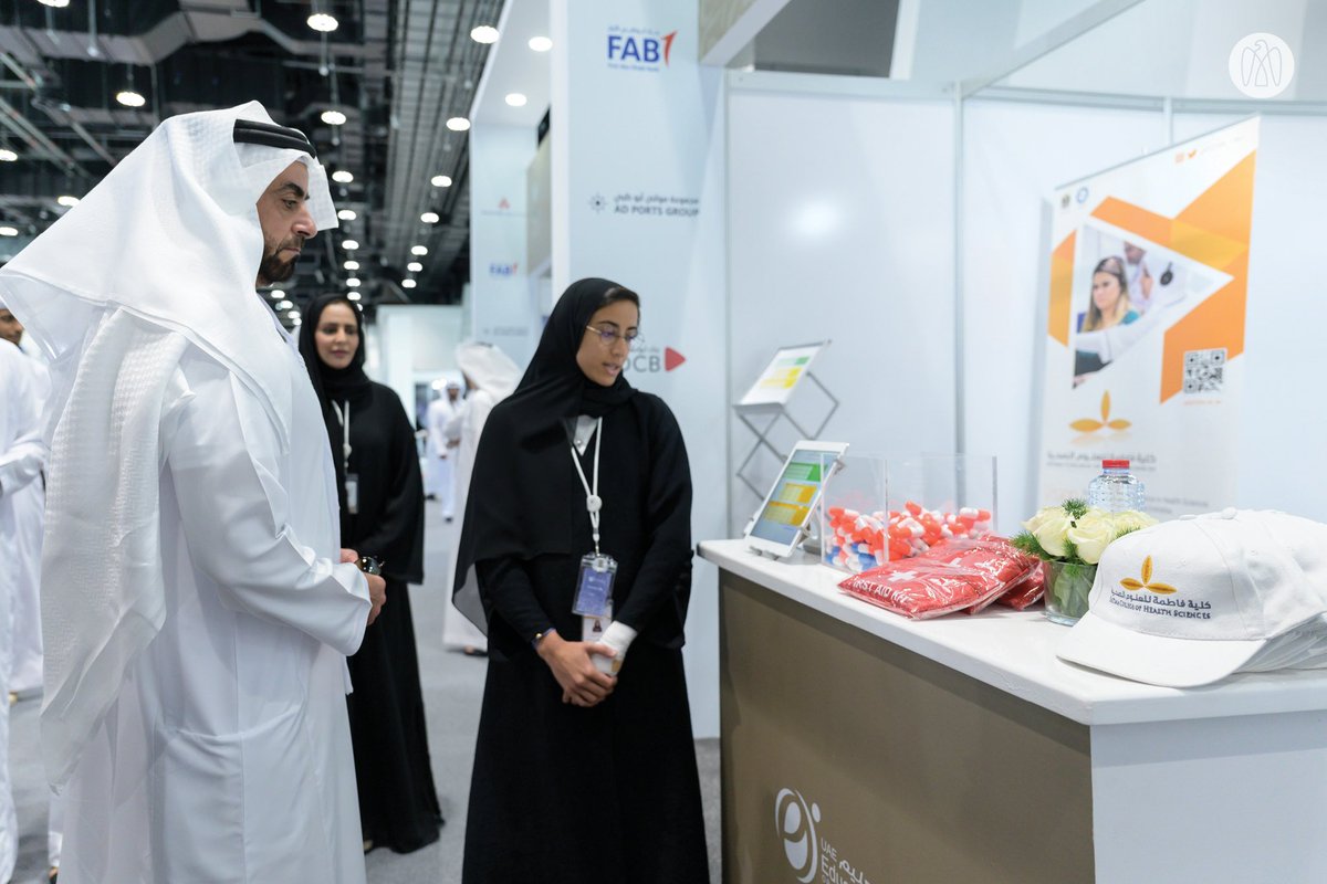 ADMediaOffice's tweet photo. كما زار سموه عدداً من أجنحة المعرض، منها جناح جامعة الإمارات العربية المتحدة وجامعة محمد بن زايد للعلوم الإنسانية وجامعة زايد وأكاديمية ربدان وجناح جائزة خليفة التربوية وكلية فاطمة للعلوم الصحية، واستمع إلى شرح حول البرامج والمبادرات الأكاديمية التي تقدمها هذه المؤسسات الوطنية. https://t.co/8M38embi3Q