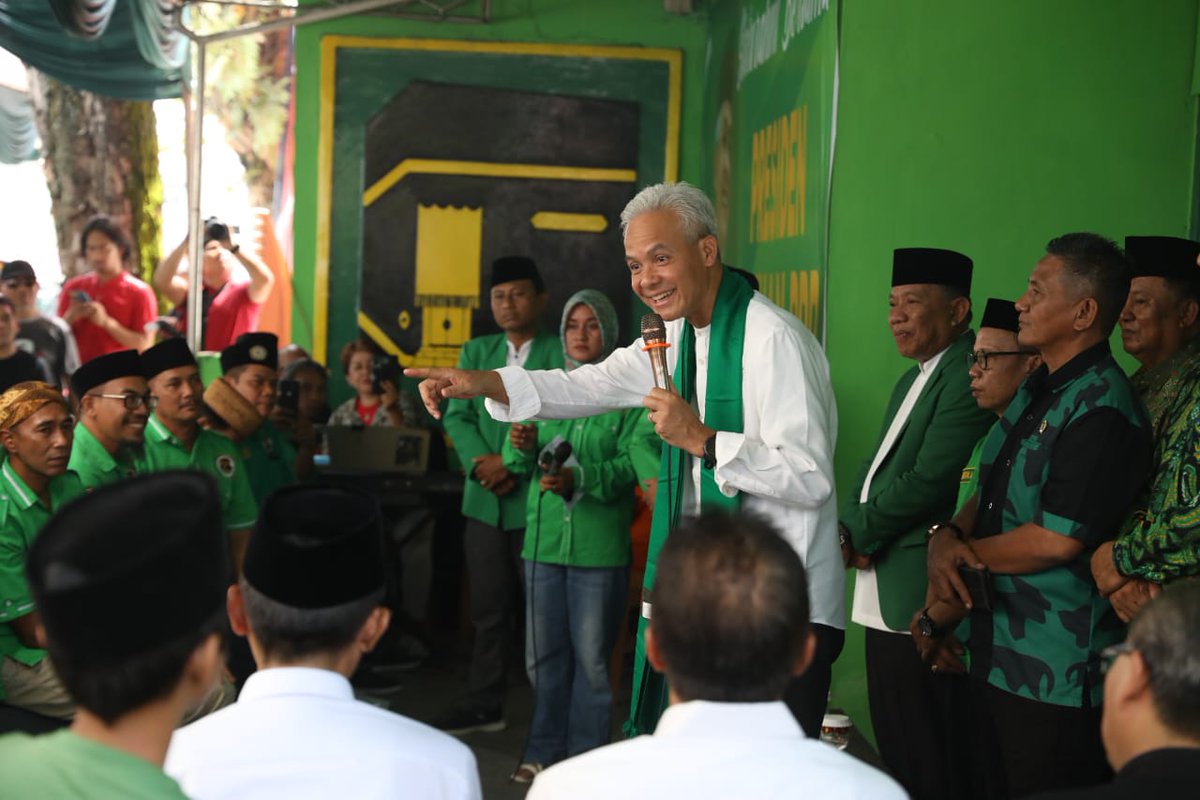 Tekad dan semangat kader PPP Sulawesi Utara (Sulut) memenangkan @ganjarpranowo semakin mantap setelah Pak Ganjar berkunjung ke kantor DPW PPP Sulut. 
#GanjarMenangTotal