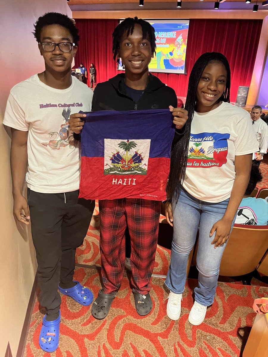cmshauser4math's tweet image. @SASWhiteTigers - North honored the “resilience and resistance” of the people of Haiti @MDCollege North’s Haitian Flag Day. Sak pase?