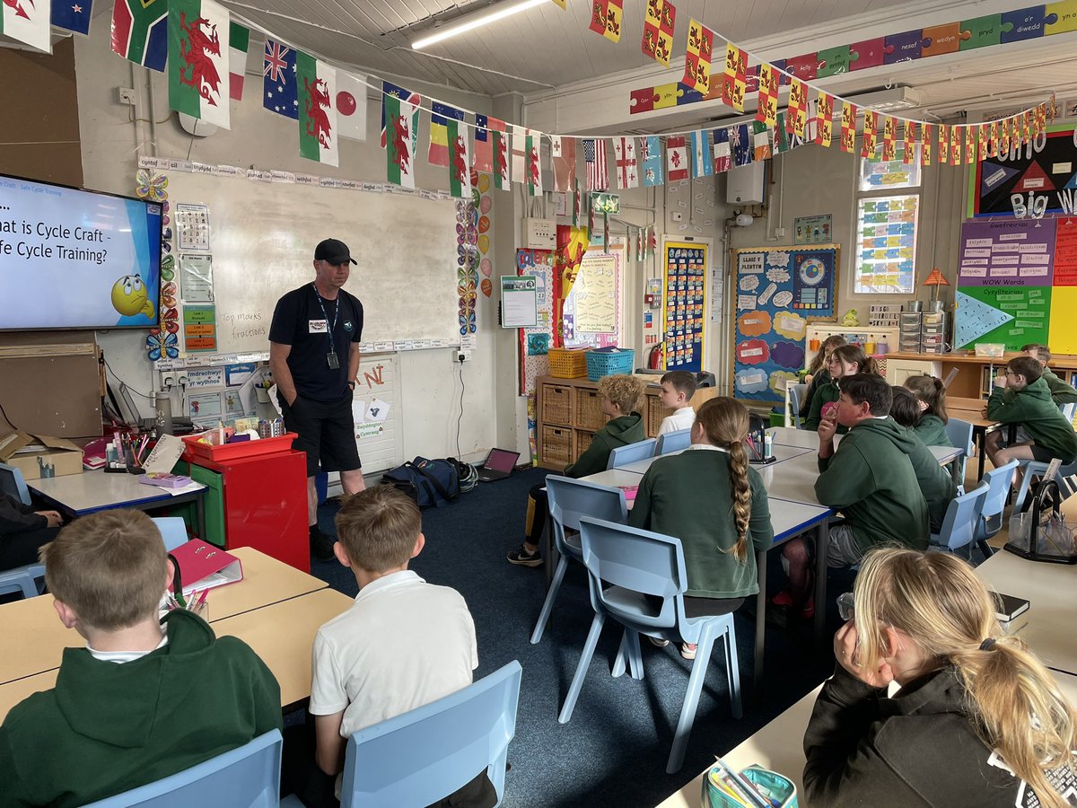 yggcwmnedd's tweet image. Diolch i Nigel o @NPTRoadSafety1 am ein gwersi diogelwch seiclo #cyclesafety