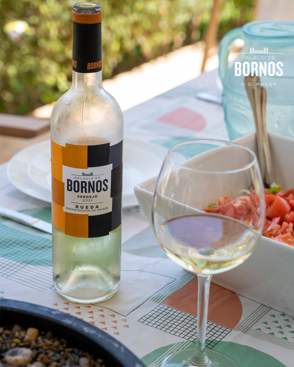 Un blanco bien fresquito para combatir los días de calor. ¡Deseando disfrutar de los planes más veraniegos! 🌅 <a href="/DORueda/">D.O. Rueda</a> #palaciodebornos