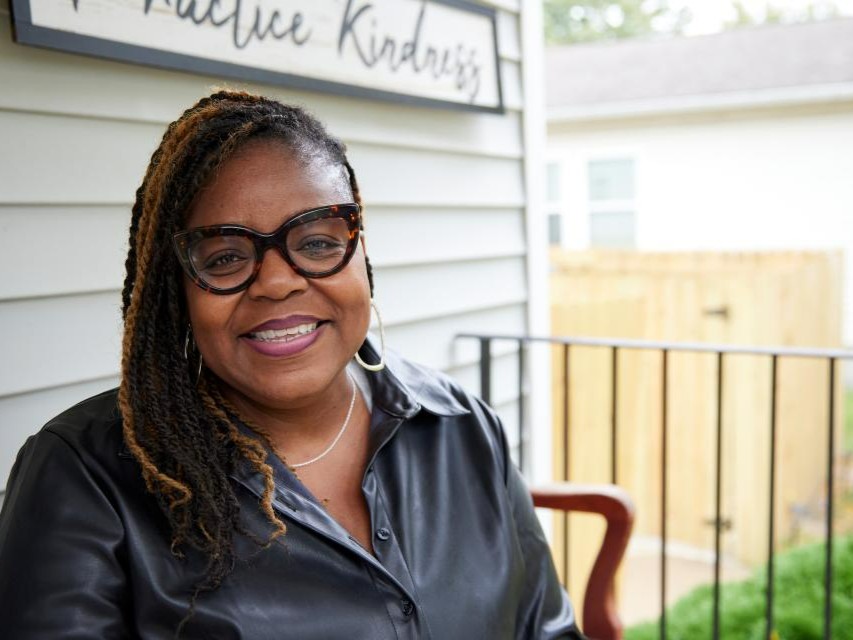 HabitatSnoCo's tweet photo. Homeownership is essential to generational wealth.

Like many Americans, finding a decent, affordable place to call home was an ongoing challenge for Donyelle, a 36 year employee of Detroit Public Schools.

https://t.co/0wE3dYDfnR https://t.co/7bqw7nYeqc