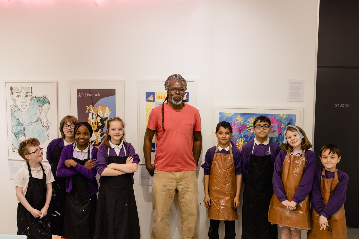 HepworthGallery's tweet photo. Today Hurvin Anderson popped down from installing his exhibition to answer questions from a very excited group of Year 5 pupils participating in our School Prints project. Check out some of their reactions below.
#hepworthwakefield #schoolprints #hurvinanderson #wakefield https://t.co/tKt69wB3o1