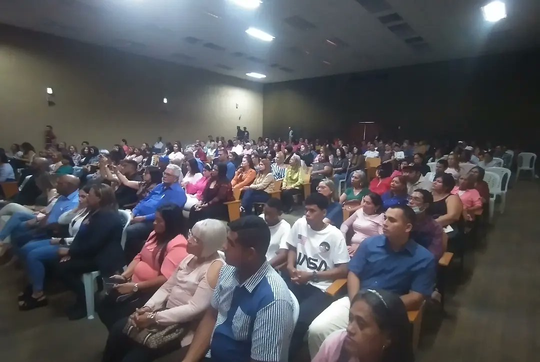 Programa "Aprendo y Emprendo" certificó a 221 nuevas personas en Lagunillas 

La gestion del alcalde José Mosquera continúa apoyando la capacitación del recurso humano en Lagunillas. 

Nota de prensa Alcaldía de Lagunillas
Clik aquí para leer la nota 📝 :bit.ly/3BBxugo