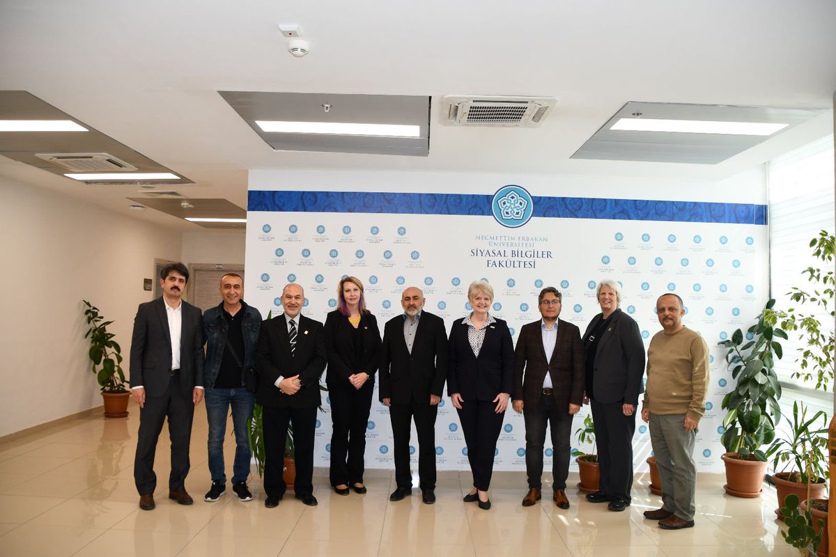 NEÜ Siyasal Bilgiler Fakültesi (@sbfneu) on Twitter photo ABD <a href="/ArkansasTech/">Arkansas Tech</a> Üniversitesi Rektörü Prof.Dr.<a href="/drrbowen/">Robin E. Bowen</a> ve beraberindeki heyet fakültemizi ziyaret ettiler. SBUİ Bölüm Başkanımız Prof.Dr.<a href="/cemrek/">MuratÇEMREKجمركMypat</a>’in Fakültemiz hakkında bilgiler verdiği görüşmede karşılıklı işbirliği imkanlarının geliştirilmesi konusunda mutabık kalındı. ABD <a href="/ArkansasTech/">Arkansas Tech</a> Üniversitesi Rektörü Prof.Dr.<a href="/drrbowen/">Robin E. Bowen</a> ve beraberindeki heyet fakültemizi ziyaret ettiler. SBUİ Bölüm Başkanımız Prof.Dr.<a href="/cemrek/">MuratÇEMREKجمركMypat</a>’in Fakültemiz hakkında bilgiler verdiği görüşmede karşılıklı işbirliği imkanlarının geliştirilmesi konusunda mutabık kalındı.