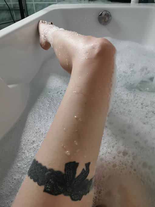 Un petit bain pour finir la soir&eacute;e.. Quelle bonne id&eacute;e https://t.co/H3ScODOaO3