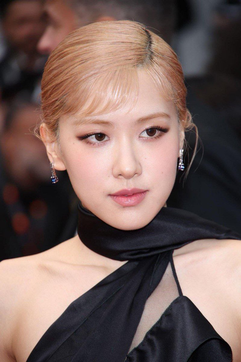 atovpasko's tweet photo. 🗞>> Rose at the 2023 Cannes Film Festival

 #info #rose #blackpink https://t.co/vHrHioqCUc