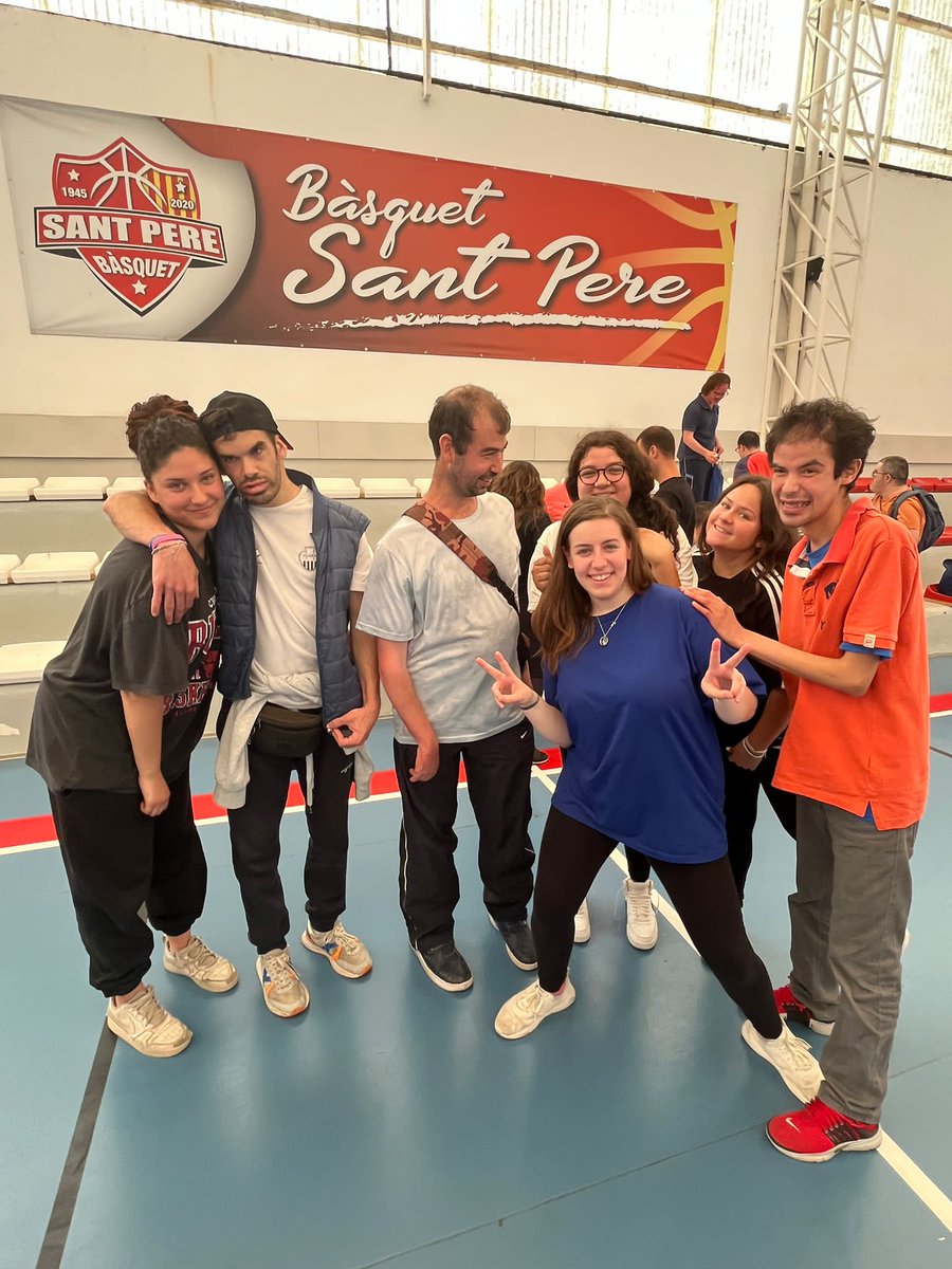 El grup de #1rATAPSD ha participat d'una jornada esportiva la mar d'especial i hem gaudit d'allò més!
Moltes gràcies, Albert de #FUPAR per regalar-nos aquesta super experiència!!
L'esport i les relacions interpersonals claus pel benestar psicosocial.
⛹️‍♀️🏀⛹️‍♂️

#Ribot #Riboti