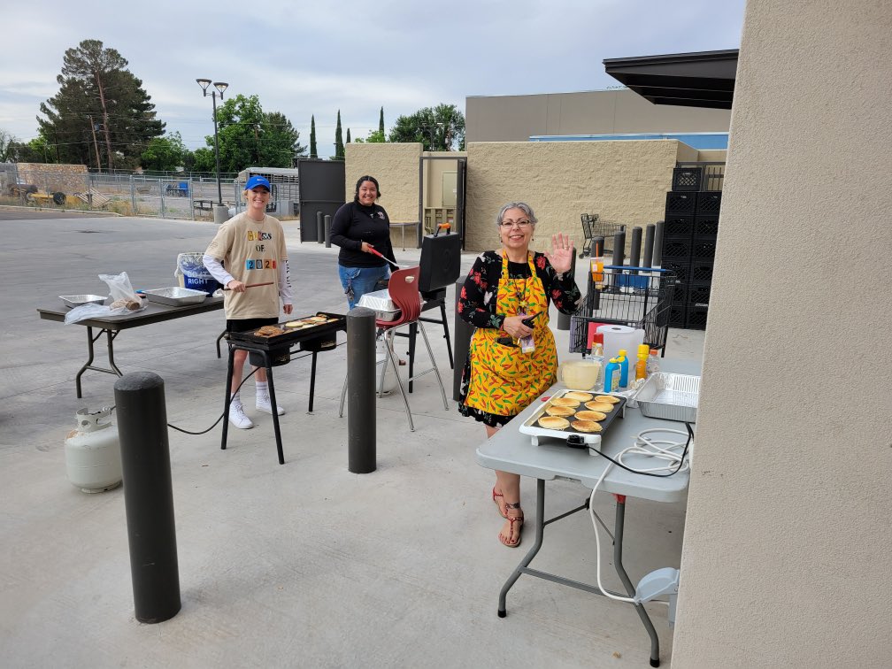 Thank you to Patricia Anchondo, Desi Luttrell, and Ashley Gutierrez for cooking all morning for our seniors! 👩🏼‍🍳👩🏻‍🍳👩🏻‍🍳🥞