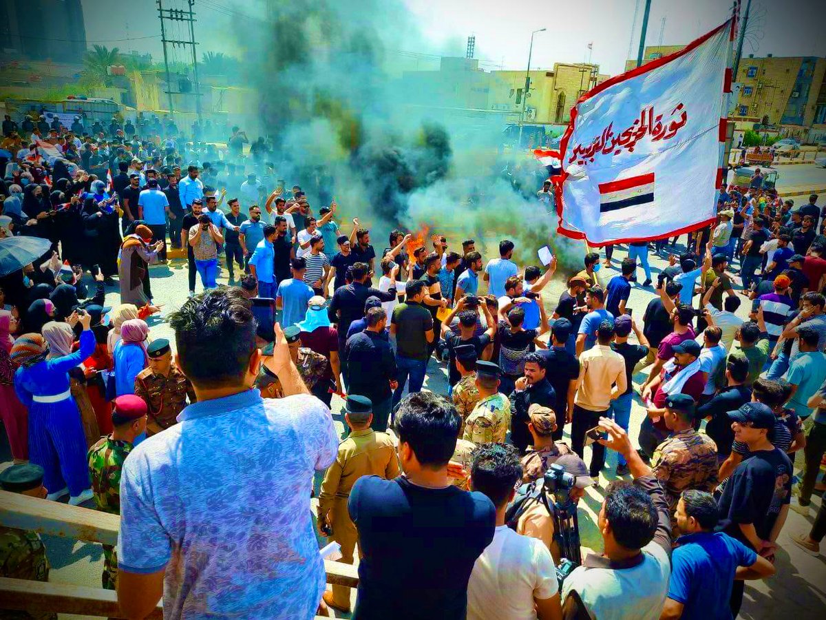 ستنطلق  ثورة الخريجين التربويين والإداريين ومن كافة المحافظات يوم الأحد المصادف 5/21 في بغداد للمطالبة بحقوقهم المسلوبة منذ سنوات ، للتعاقد معهم بعقد وزاري يضمن شيئاً من حقهم لإعالة أنفسهم وعوائلهم .
#الاحد_ثوره_الخريجين_في_بغداد