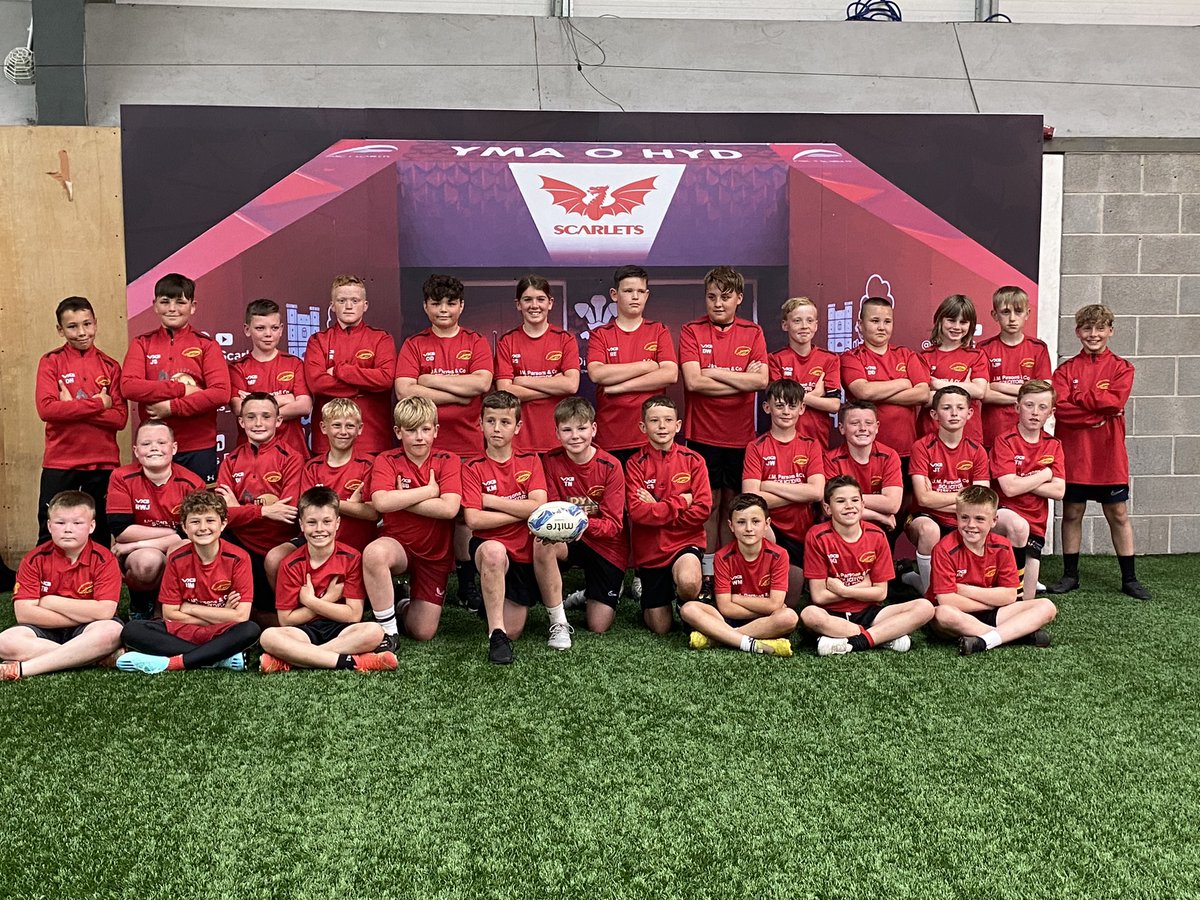 Last training session together for this group of players. Their commitment and desire to improve each session has been clear throughout the year. We'd like to wish each player the best as they continue their journey both on and off the pitch and thank them for their efforts🏉