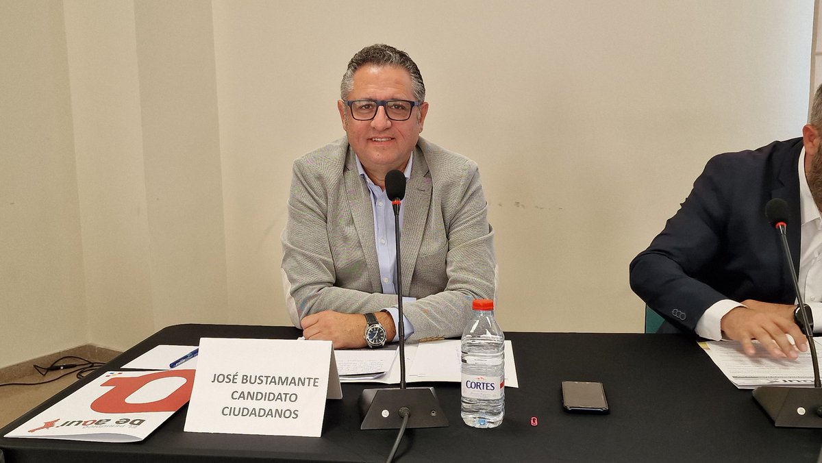 CsManises's tweet photo. Asistiendo al debate de @elperiodicoaqui informando de nuestras propuestas y soluciones para #Manises.
#EldebatEPDA https://t.co/lzN9mQrv4s