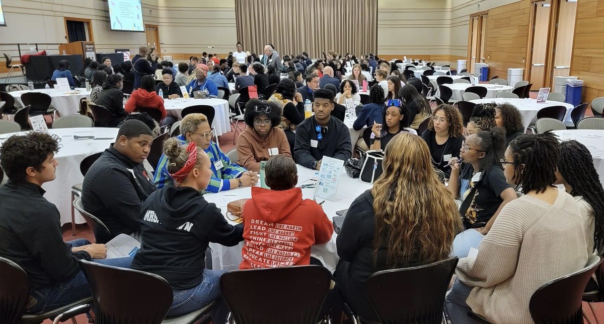 Yesterday, we were lucky enough to have a group of #MHSGovs attend the Diversity Symposium at Valparaiso University! Thanks for having us at this wonderful event <a href="/ValpoU/">Valparaiso University</a>! #schk12 #SupportAndInclusion
