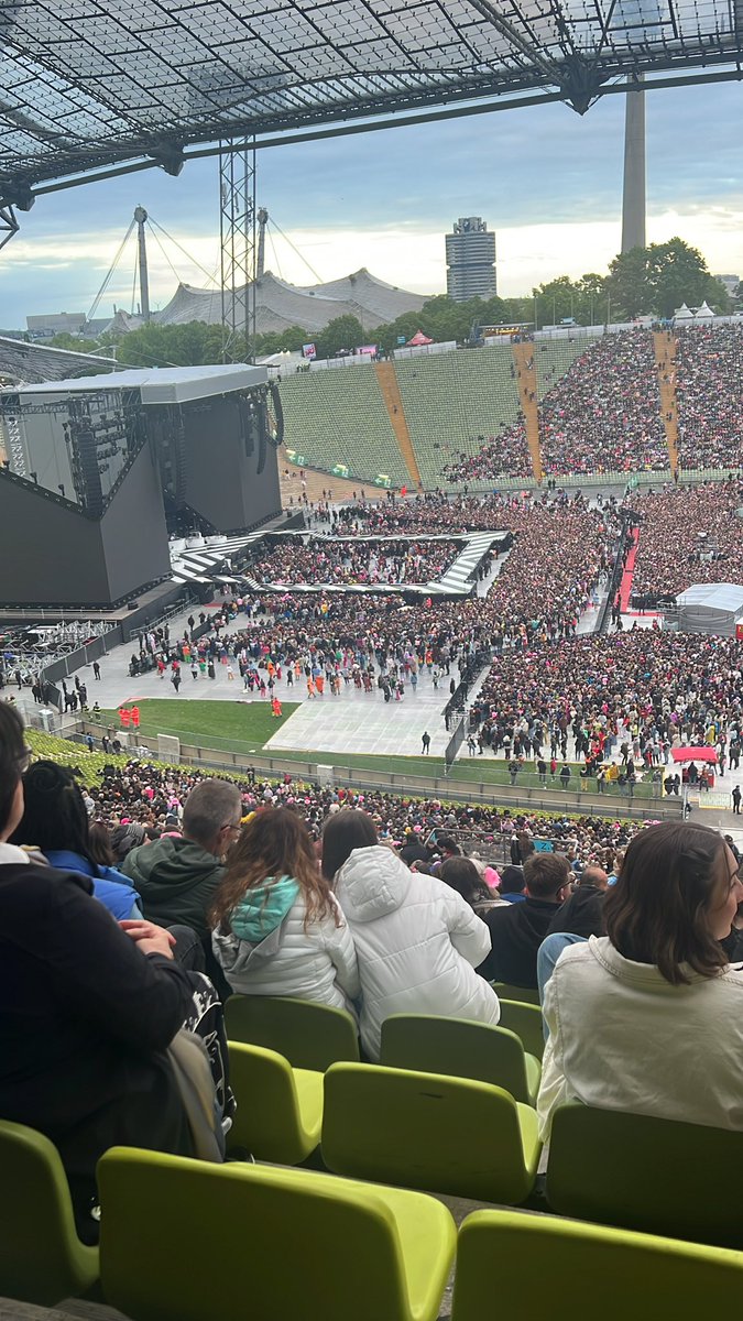 Waiting for Harry #munich #HarryStyles