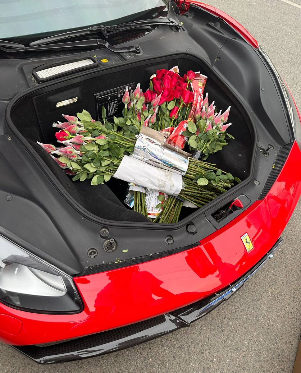 Ferrari and the flower lol . #NoteworthyExotics #cars #supercars #supercar #motorsport #carlifestyle #lifestyle #luxurycars #amazingcars #bugatti #lamborghini #mercedesbenz #bmw #bmwm #astonmartin #rollsroyce #bentley #audi #koenigsegg #ferrari #porsche #mustang #musclecar
